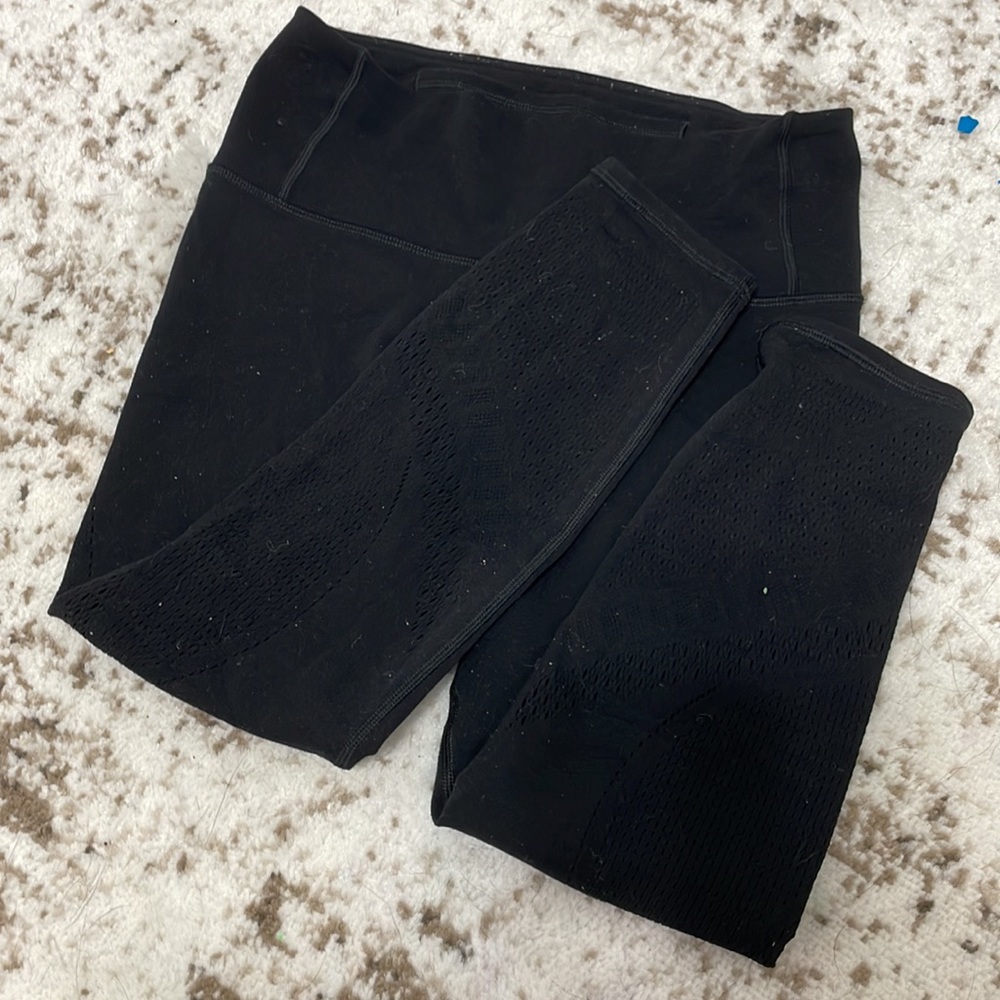 Lululemon Black Cropped Mesh Side Leggings size 6